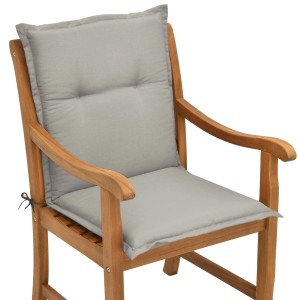 Hellgraue Beautissu Niederlehner Auflage Loft NL (100x50x6cm) auf Gartenstuhl.