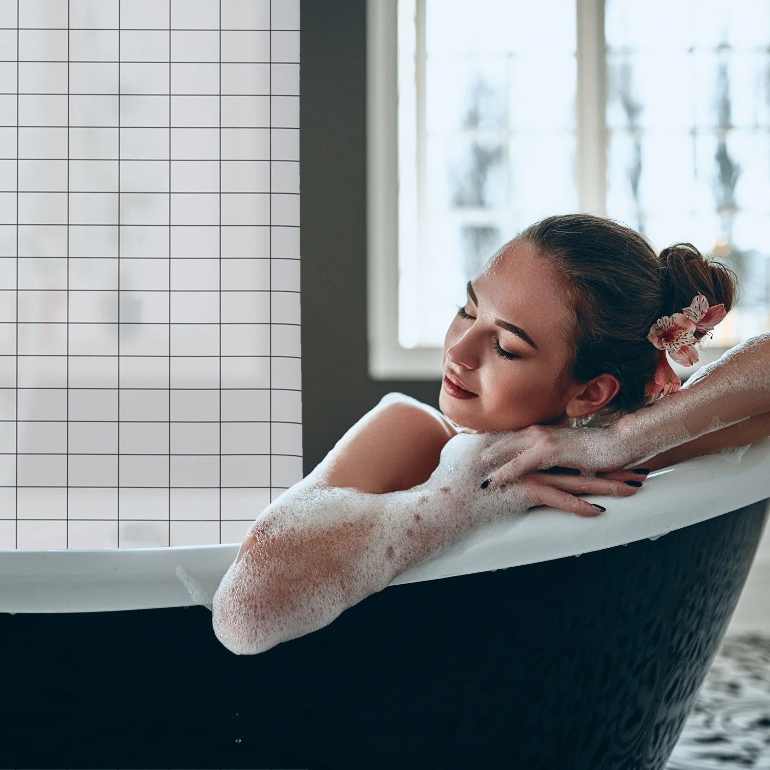 Relaxdays Duschrollo Kunststoff Aluminium Weiß Schwarz Semitransparent Wasserabweisend Schnelltrocknend mit Seilzug 245 cm x 120 cm x 4,5 cm_3