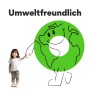 Umweltfreundliches Bild: Mädchen zeigt auf grüne Erdkugel mit Gesicht. Nachhaltigkeit.