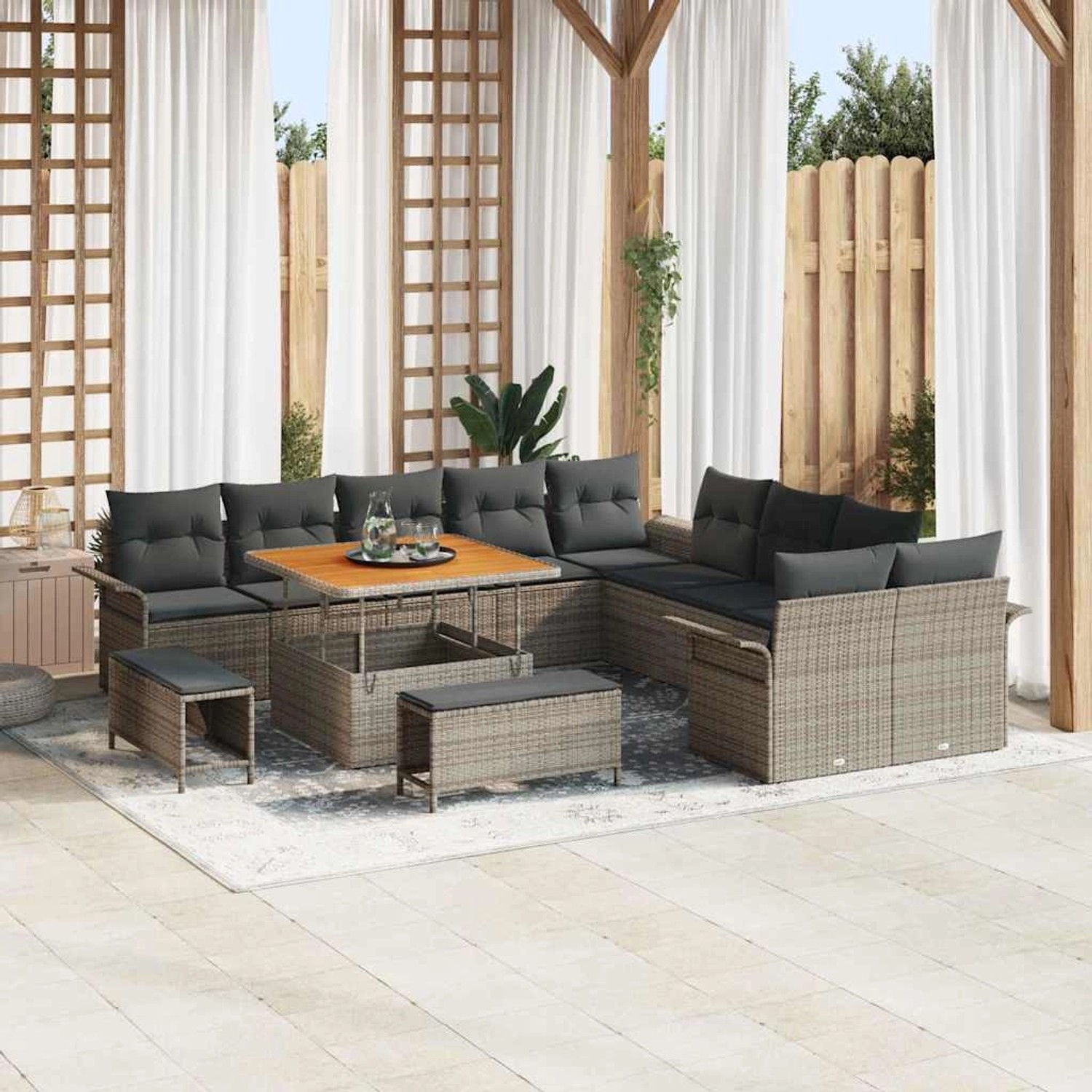 Graues 13-teiliges vidaXL Garten-Sofa-Set aus Poly Rattan mit Tisch und Hockern.