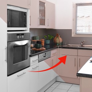 Venilia Klebefolie in Creme auf Küchenschrank, 67,5x200cm, für stilvolle Oberflächen.