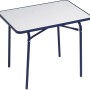 Blauer Kindertisch aus dem 3-tlg. Camping-Set mit weißer Tischplatte und Stahlrohrgestell.