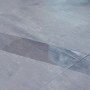Gereinigter, grauer Fliesenboden nach Anwendung des Leifheit Akku-Saugwischer Regulus Aqua PowerVac.