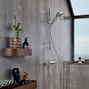 Villeroy & Boch Liberty Duscharmatur in Chrom mit Brause im modernen Bad.