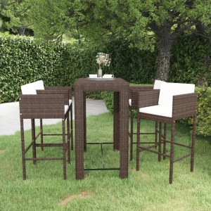 Braunes 5-tlg. vidaXL Gartenbar-Set aus Rattan mit Tisch, Hockern und cremeweißen Kissen.