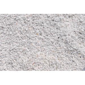 Nahaufnahme: Carrara Marmorsplitt, weiß, 6-9 mm, Zierkies für Garten und Landschaftsbau.