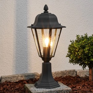 Schwarze Lindby Außenleuchte Edana aus Aluminium, spritzwassergeschützt, mit klarem Glas.