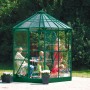 Vitavia Gewächshaus Hera 4500, grün, mit Familie im Inneren. Garten Gewächshaus mit Fundament.