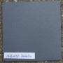 Detailaufnahme Pflanzkübel Fiberglas Säule, Farbe Anthrazit-Metallic.