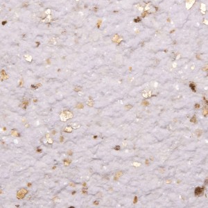 Terralith Baumwollputz Flüssigtapete BWP09: helle, strukturierte Oberfläche mit goldenen Glitzerpartikeln für dekorative Wände.