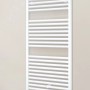 Weißer Schulte Design-Heizkörper München mit horizontalen Heizrohren.