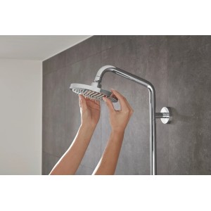 Hansgrohe Croma Showerpipe 160 Chrom: Regendusche mit Thermostat und Handbrause, montiert im Badezimmer.