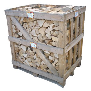 Gestapeltes Kaminholz-Mix (1 Raummeter) in Holzbox, ofenfertig und naturbelassen.