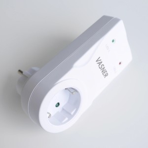 Weißer Vasner Steckdosenempfänger VAP für VFTB Funkthermostat zur Steuerung von Infrarotheizungen.