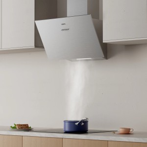 CIARRA Dunstabzugshaube VMS6762A (60cm) aus Edelstahl über Kochfeld mit Topf und Dampf.