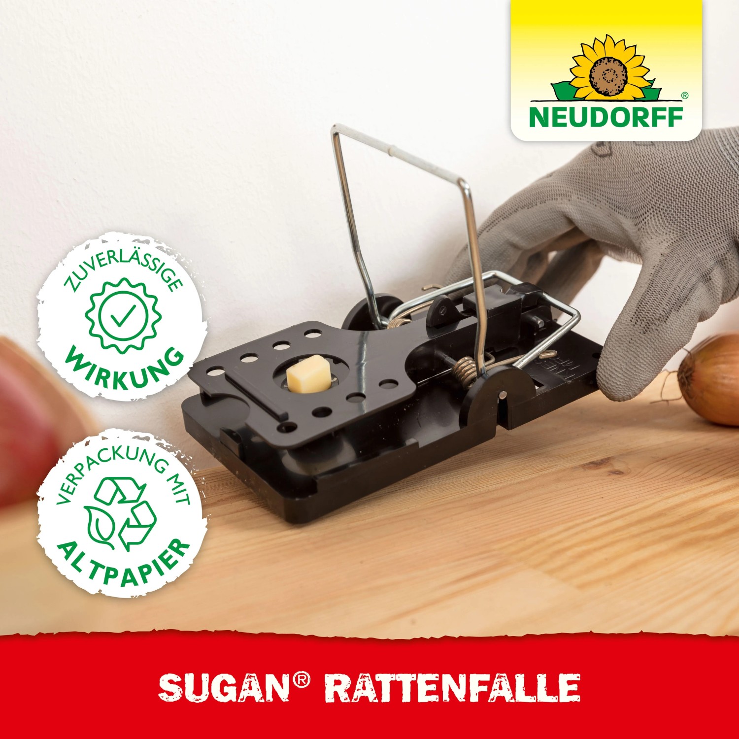 Neudorff Sugan Rattenfalle aus schwarzem Kunststoff und Stahl, mit Köder, wird von einer Hand gespannt. Fangsicher und wiederverwendbar.