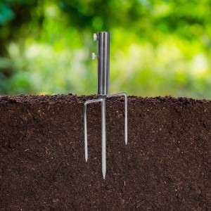Silberner Relaxdays Rasendorn aus Edelstahl für Schirmständer im Garten.