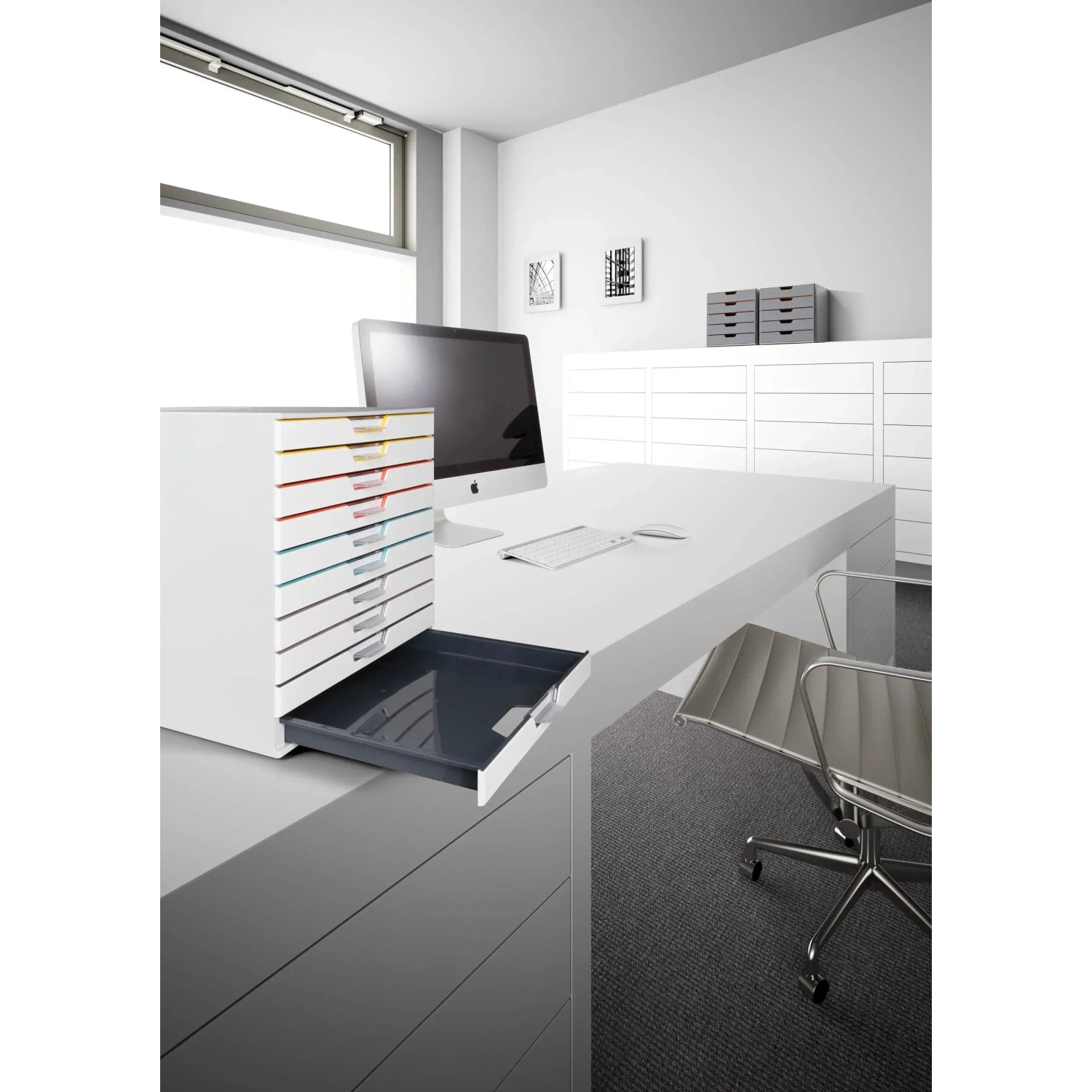 Durable Schubladenbox A4 Varicolor Mix mit 10 Fächern auf Schreibtisch im Büro.