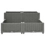 Hellgraues vidaXL Hochbeet (80x80x38 cm) aus Polypropylen mit Rattan-Optik.