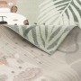 Grüner Kinderteppich mit Safari-Motiv, 120x170 cm. Weicher Kurzflorteppich mit Tier- und Pflanzenmuster.