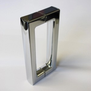 Detailaufnahme: Breuer Eckeinstieg Drehtür Panorama, Chrom, Klarglas, Beschläge.