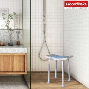 Höhenverstellbarer Floordirekt Duschhocker Nora mit Aluminiumrahmen und rutschfester Sitzfläche im Badezimmer.
