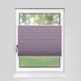 Blickdichtes, fliederfarbenes Plissee (90x210 cm) am Fenster, ohne Bohren montiert.
