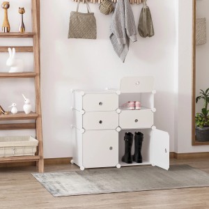 Weißer HOMCOM Schuhschrank aus Kunststoff und Metall, modular aufgebaut, mit Schuhen.