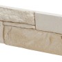 Stegu Verblender Istria Beige aus Gips, Detailansicht der Oberfläche mit unregelmäßiger Struktur.