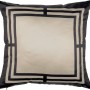 Dekoratives Kissen Modern Antique, 45x45 cm, beige-schwarz mit geometrischem Muster.
