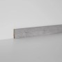 Sockelleiste in Sichtbeton-Optik, 58x19x2400 mm, mit integriertem Kabelkanal.