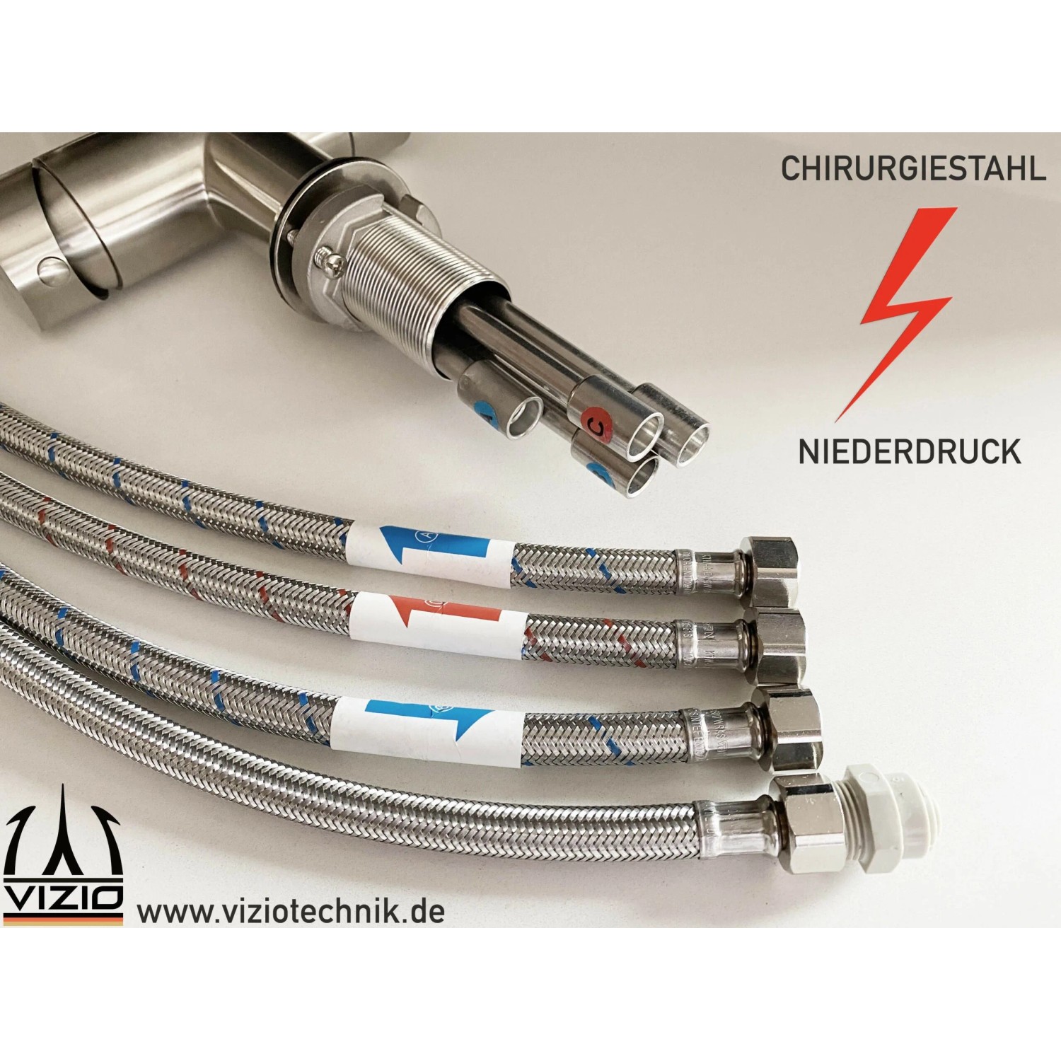 VIZIO Niederdruck Küchenarmatur aus Edelstahl mit Schläuchen und Anschlüssen.
