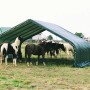 ShelterLogic Weidezelt mit Pferden. Das Zelt bietet Schutz vor Wind und Wetter.