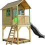 Axi Sarah Spielhaus aus Holz mit Rutsche, Leiter und Sandkasten in Braun, Grün und Grau.