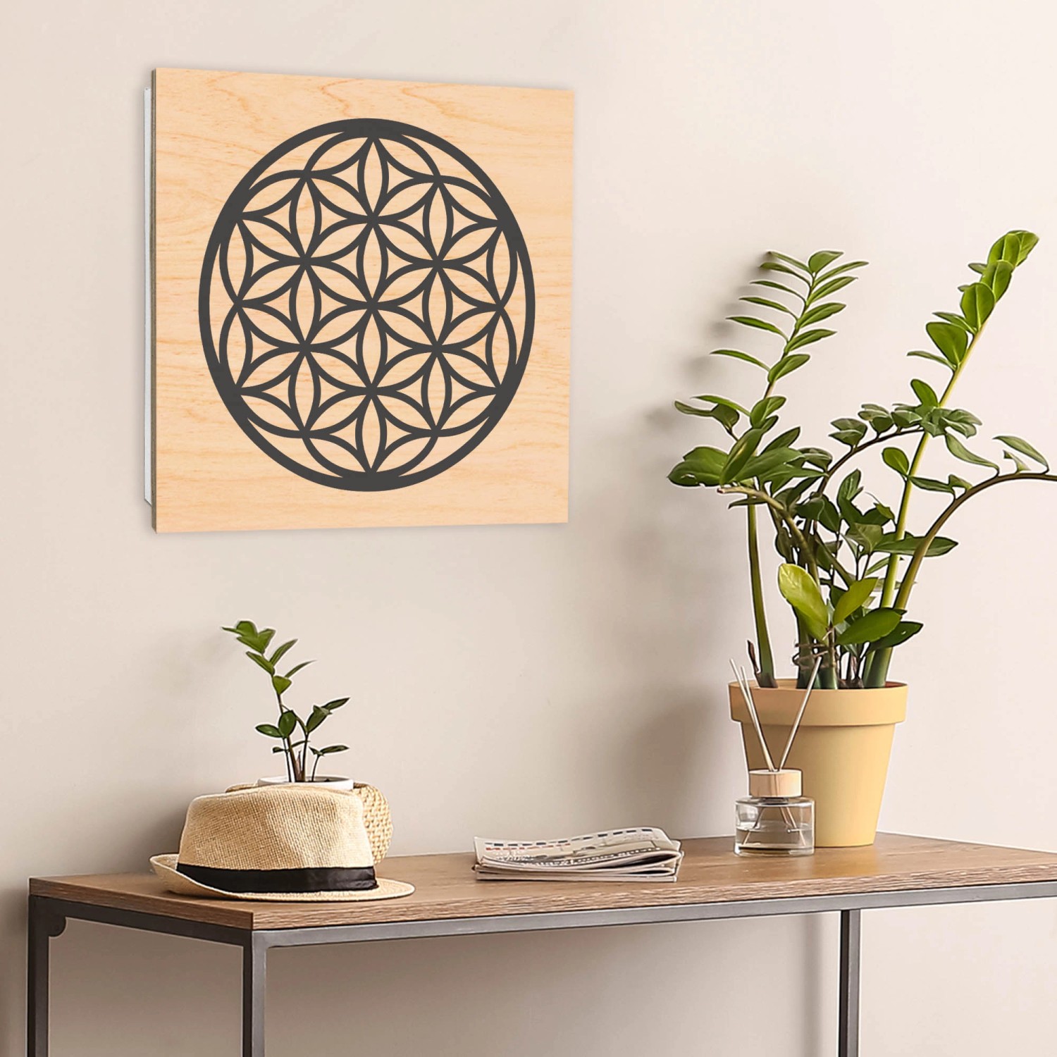 Weißer Banjado Schlüsselkasten aus Holz (30x30cm) mit Blume des Lebens Muster und 50 Haken.