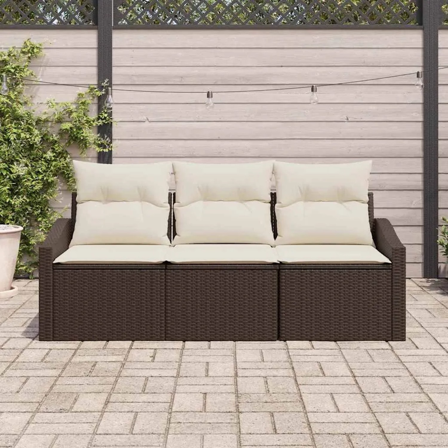 Braunes 3-tlg. vidaXL Garten-Sofa-Set aus Poly Rattan mit hellen Kissen für Terrasse und Garten.