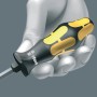 Wera Schraubendreher mit Kraftform-Griff in Hand, Teil des 13-teiligen Sets.