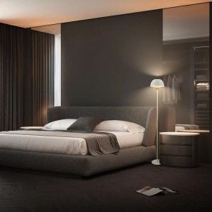 Brilo Stehleuchte Gryde in Warmgrey-Coffee neben einem Bett in einem Schlafzimmer.