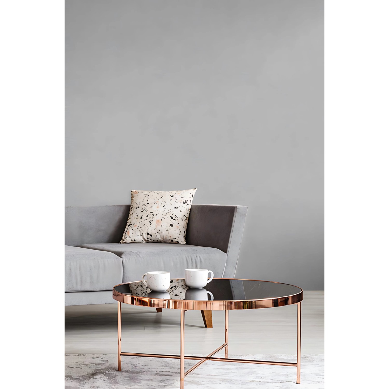 Graue Uni-Tapete von PROFHOME im Wohnraum mit Couch und Tisch. Dekorative Tapete.