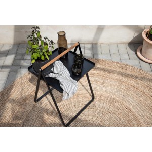 Schwarzer ebuy24 Clarin Beistelltisch aus Metall mit Holzgriff, ideal als Gartentisch.