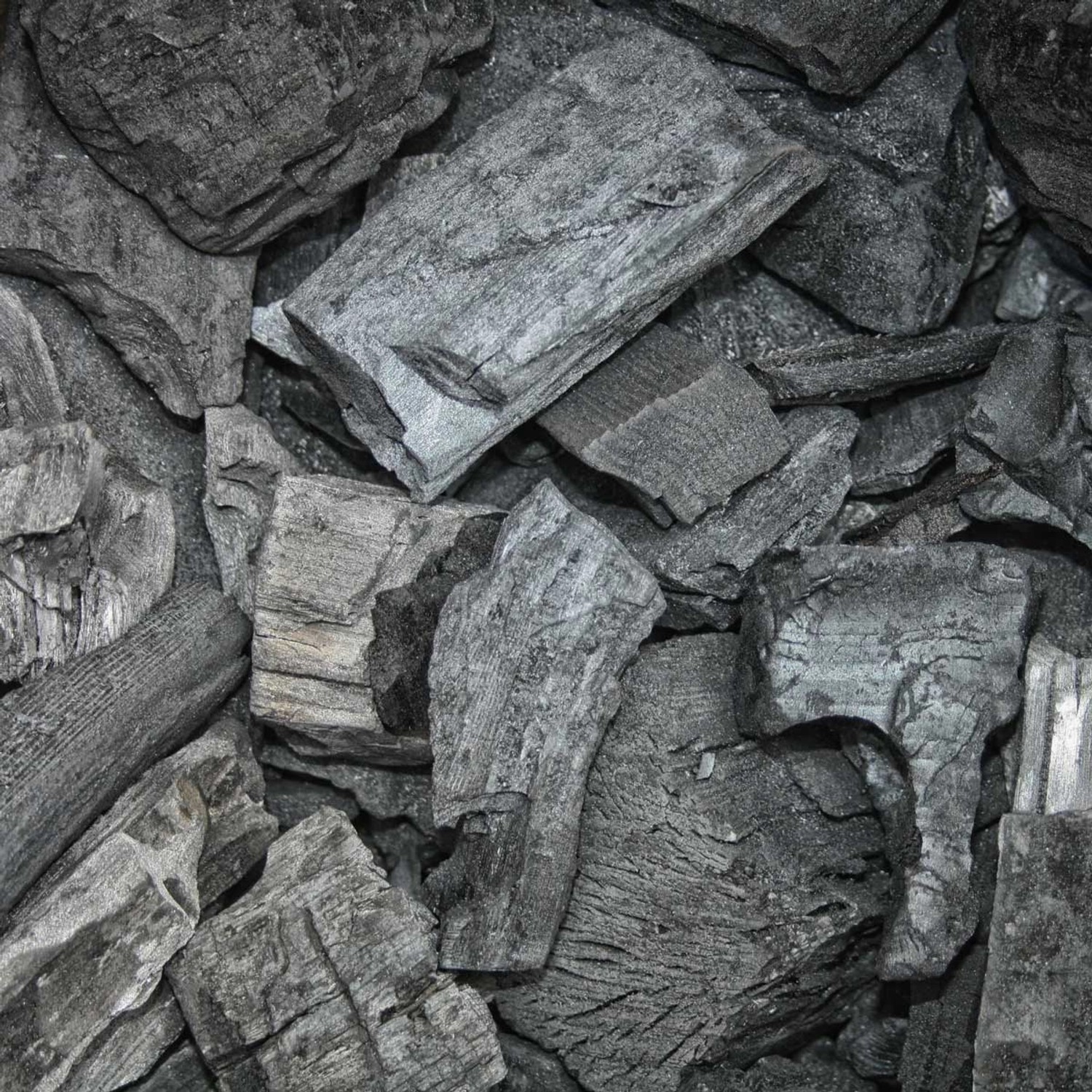 Nahaufnahme von Grillholzkohle Gastro-Qualität, Hartholz, Körnung 20-80mm.