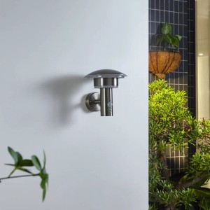 Moderne Lindby LED Außenwandleuchte Lillie aus Edelstahl mit Bewegungsmelder.