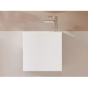 Weißes Vente-unique Hängewaschbecken Pumori, 40 cm, mit integrierter Waschtischplatte und moderner Chrom-Armatur.