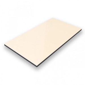 Aluverbundplatte in Elfenbein (RAL 1015), 3 mm stark, für Wandverkleidung und Küchenrückwände.