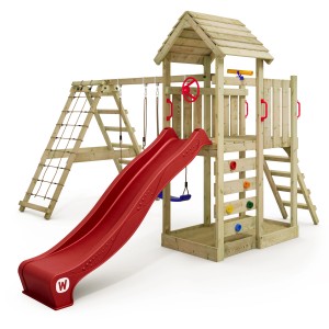 Wickey Spielturm RocketFlyer mit roter Rutsche, Kletterwand, Schaukel und Sandkasten.