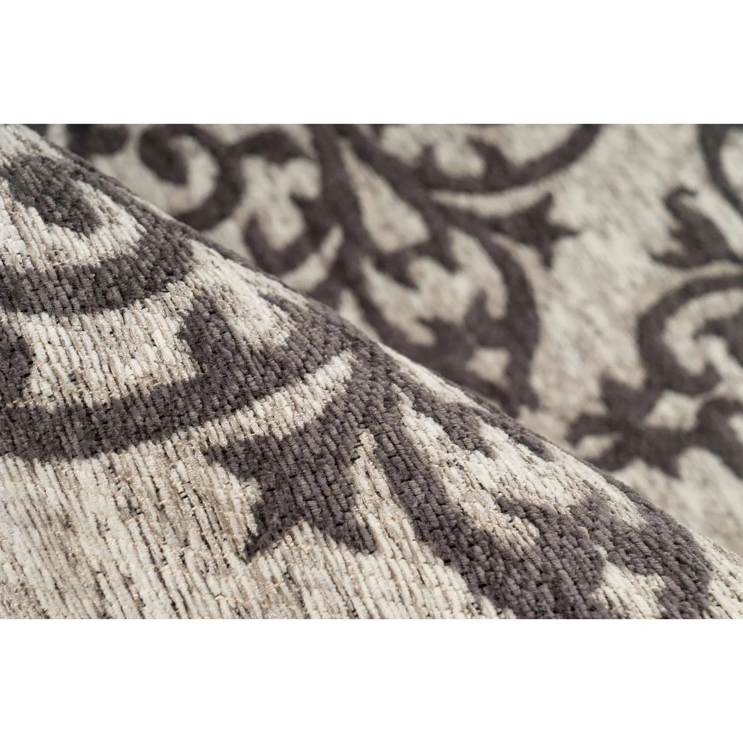 Detailansicht: Grauer Kurzflor Teppich im Vintage Look mit orientalischem Muster.