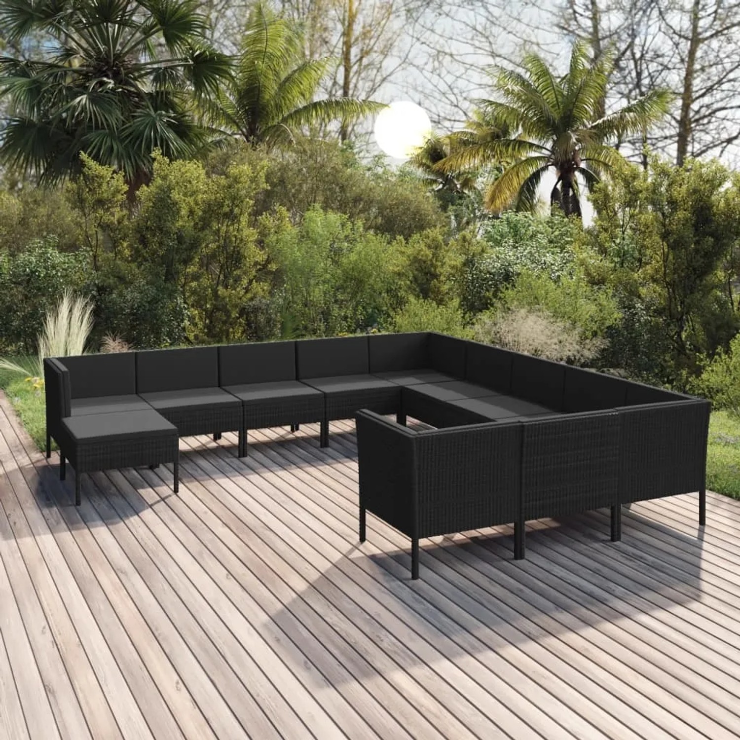 Schwarzes 12-tlg. vidaXL Garten-Lounge-Set aus Rattan mit Auflagen im Garten.