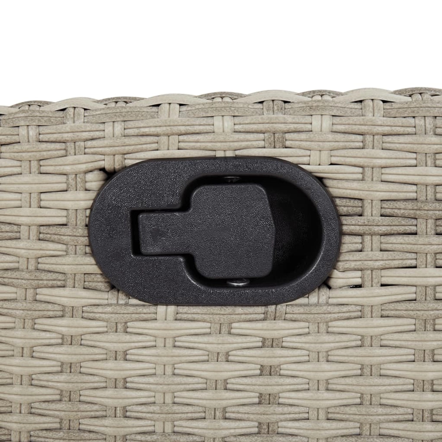 Detailaufnahme: Verstellmechanismus eines hellgrauen Poly Rattan Gartenstuhls der vidaXL Garten-Essgruppe.