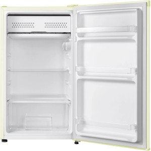 Offener Respekta Kühlschrank Rico Cream im Retro-Design mit Innenraum und Ablagen.