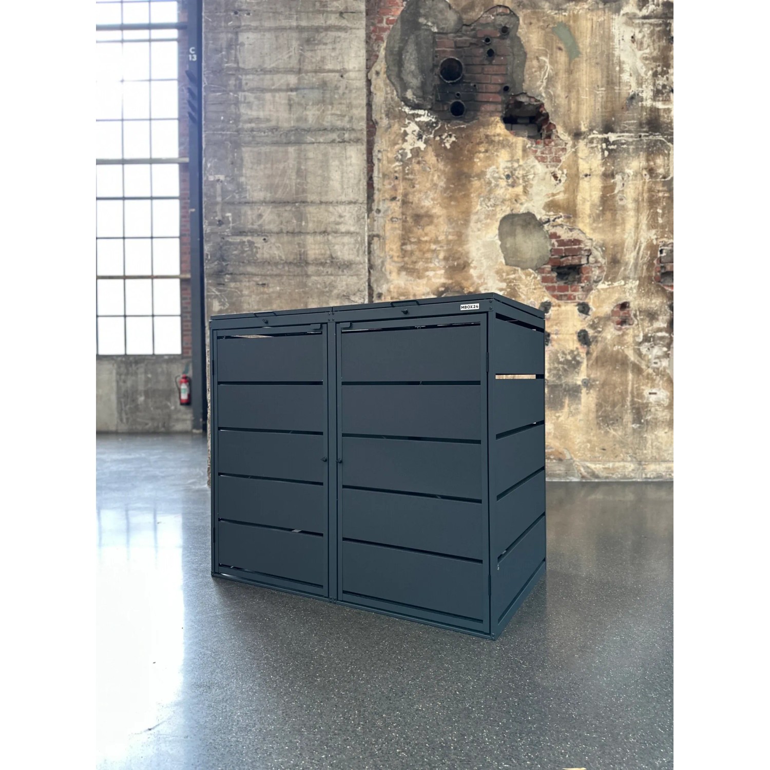 Anthrazitfarbene Mülltonnenbox für 4 Tonnen (240L) aus verzinktem Stahl. Metall Mülltonnenverkleidung.
